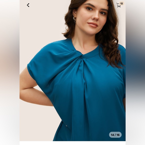 BloomChic 4X Twist Front Top - Picture 3 of 9